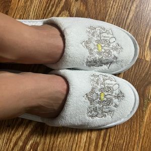 Elegant White Embroidered Hotel Slippers